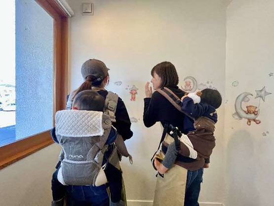 子連れ出勤の様子