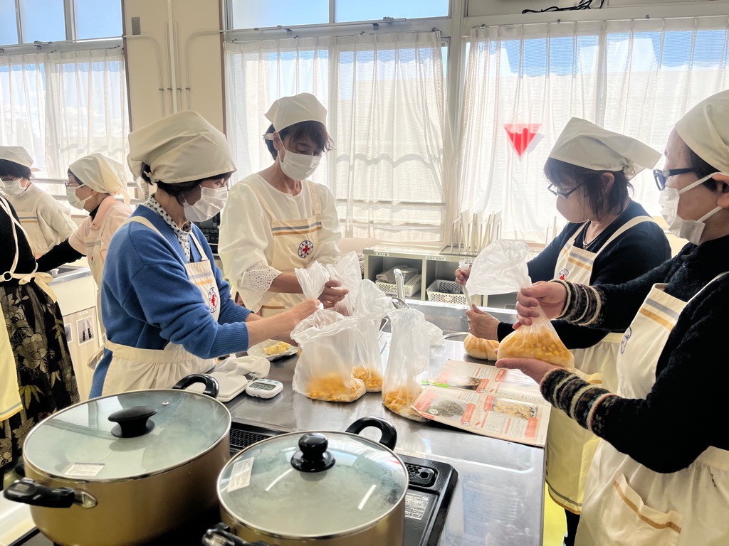 災害食調理の様子(1)
