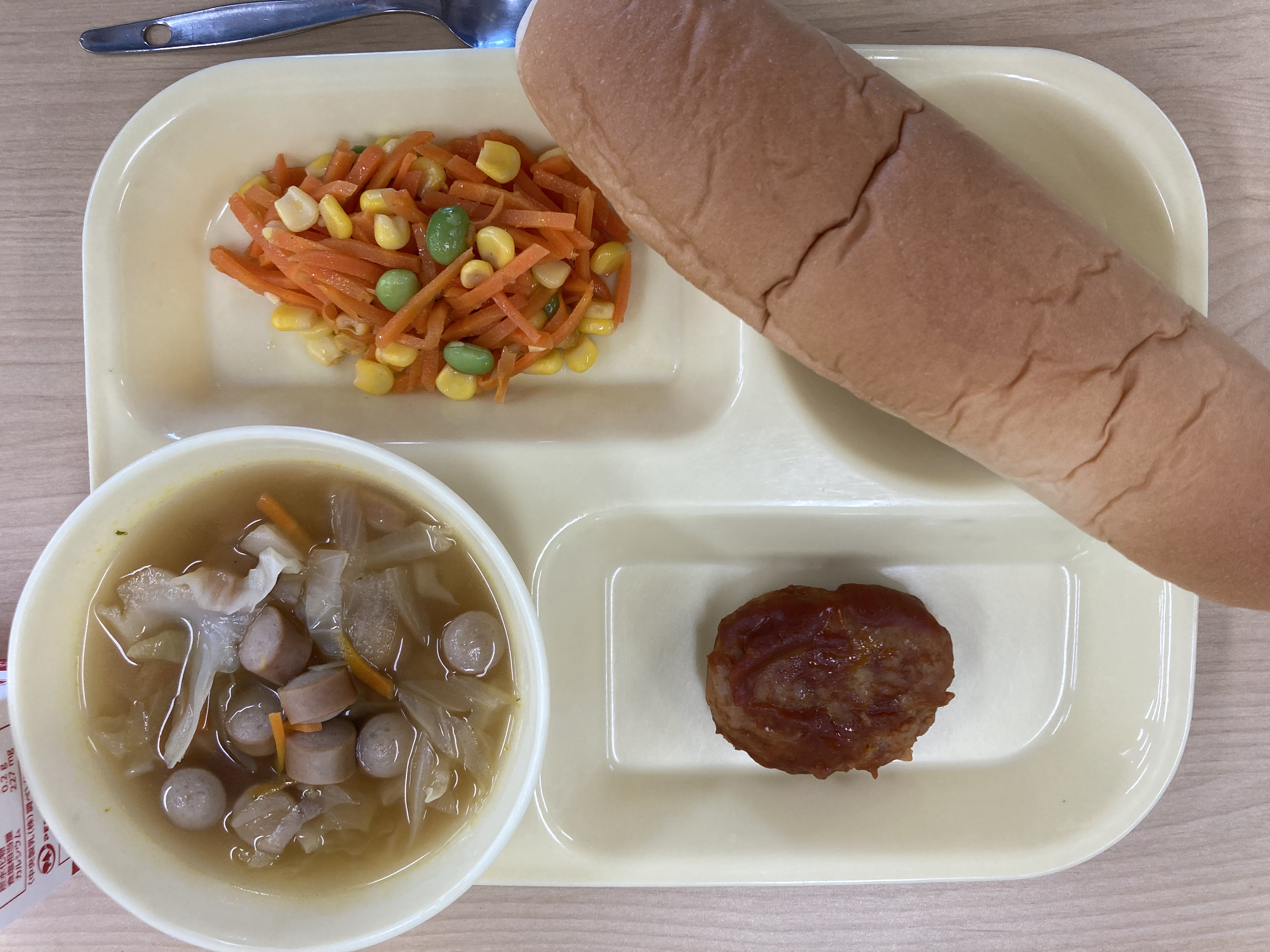 ドイツロール提供日の給食写真1
