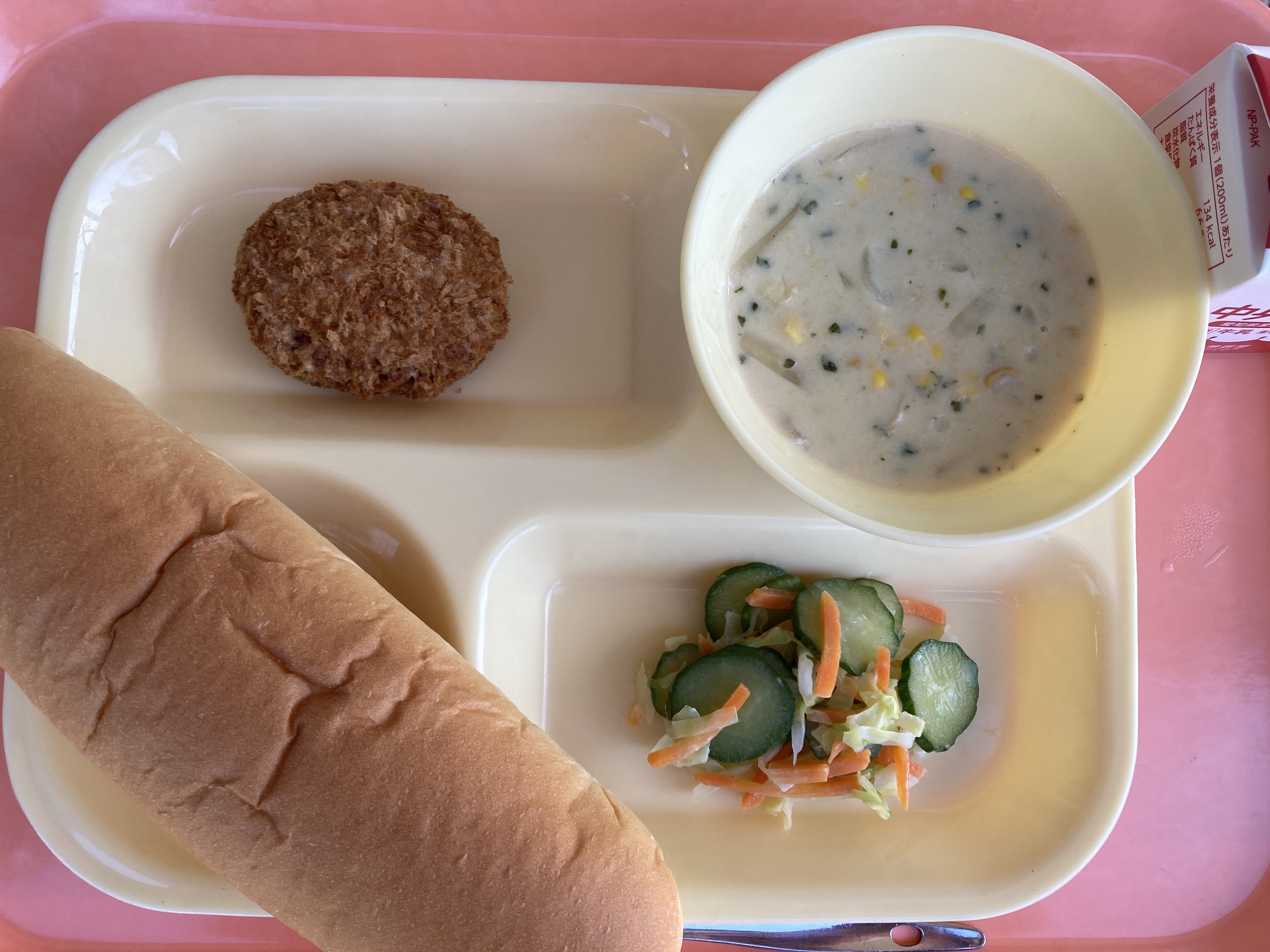 ドイツロール提供日の給食写真2