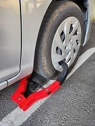 タイヤロックによる自動車の差押え